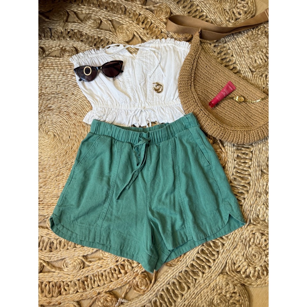 Universal‎ Thread Green Flowey Shorts